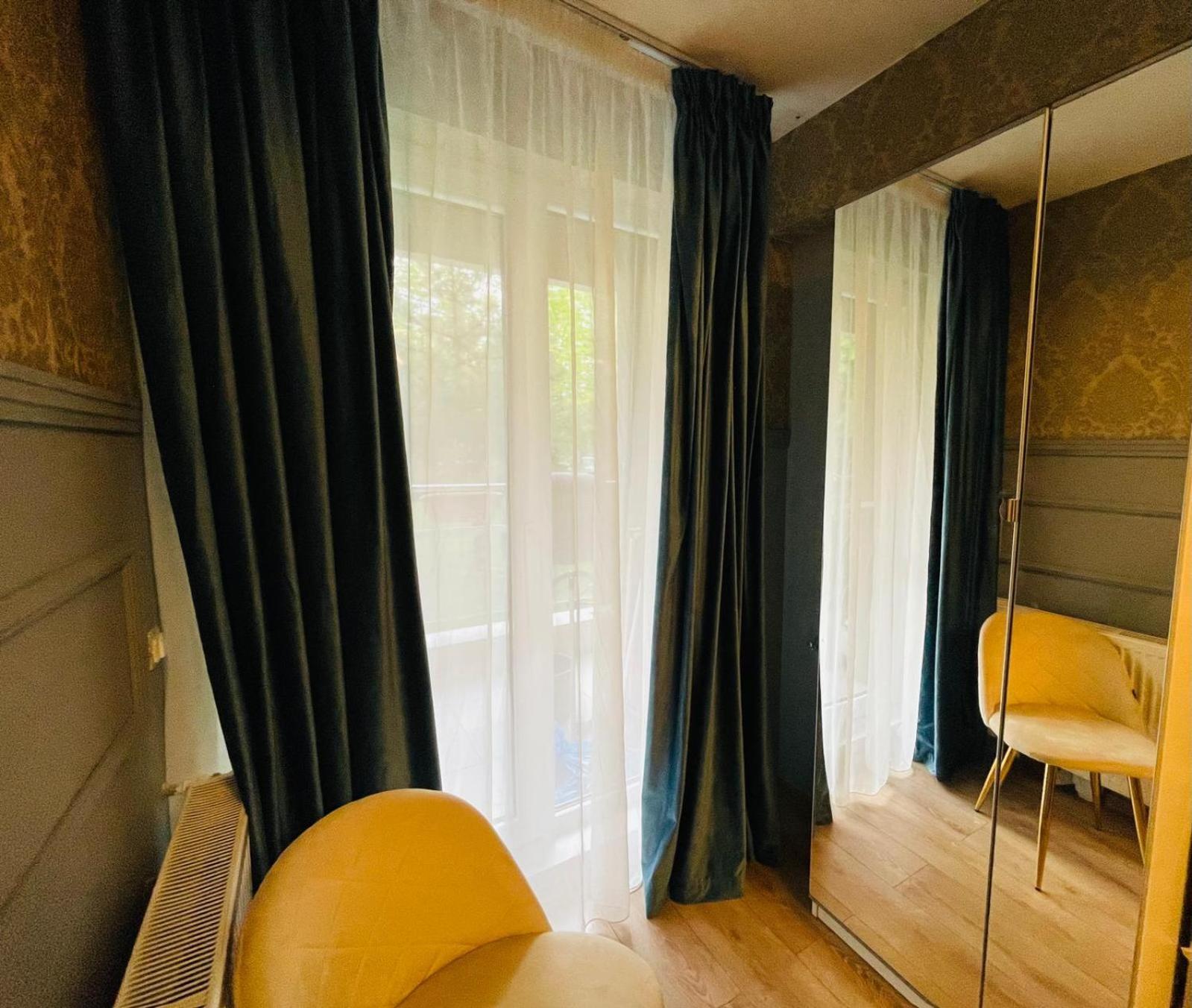 Airplane Residence 1 Отопени Стая снимка